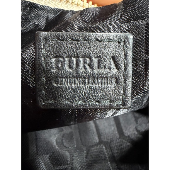 Furla‎ Genuine Wristlet Clutch Beige Pebbled Leather, Gold Hardware, Zip Closure - Picture 4 of 8